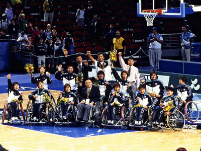 銅メダルを獲得したシドニーパラリンピックの女子車いすバスケットボールチーム。チームはまとまり、絶頂期だった（Ｘ－１提供）