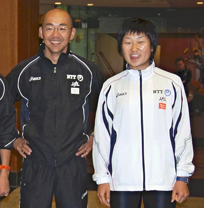 村上晃治コーチ（左）からは多くを学ばせていただいた。練習の日々はつらくても、目標のためにひたすら努力できた