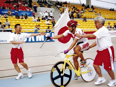 シドニー五輪直前の神山選手（中央）と私（左）。本番では、選手のためにも厳しい指導が必要だと気付かされた