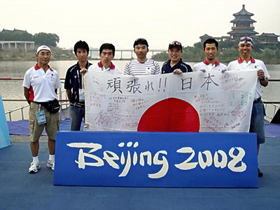 北京パラで自転車競技の監督を務めた私（左）。六つのメダル獲得という結果に導くことができた