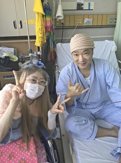 沙千佳さん（左）は車椅子に乗りながら私の病室まで来てくれた
