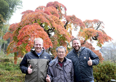 ニコルス兄弟と私（中央）。いつか彼らの農場を見に行きたい