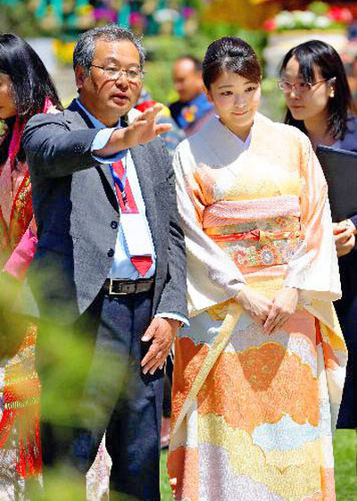 眞子さまを案内する私。造園のスケジュールは厳しかったが、何とか無事にお迎えできた（代表撮影・共同）