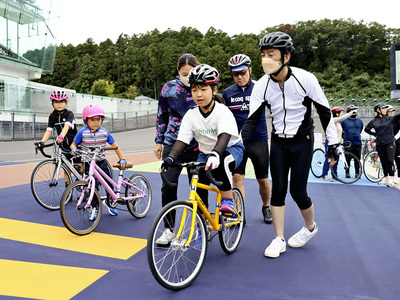 いわき平競輪場で行っている「サイクルスマイルいわき」。大勢の人に自転車を楽しんでもらっている