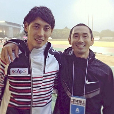 日本選手権の予選敗退後、為末さんと写真を撮る私（左）。この大会で現役引退が決まったが、後悔は少なかった
