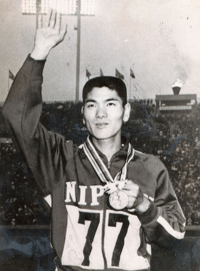 １９６４年東京五輪男子マラソンで銅メダルに輝いた円谷幸吉さん。練習では自分に厳しく、私たち後輩の面倒見が良かったことを覚えている