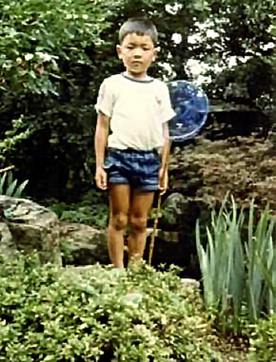 山の中を駆け回って遊ぶことが多かった子ども時代。愛読書は昆虫図鑑だった