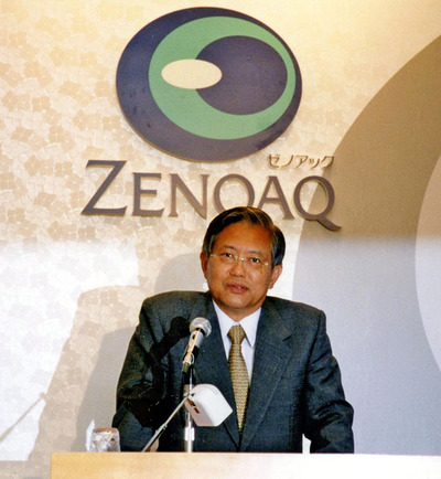 記者会見で「新創業宣言」を発表し、２１世紀の経営に向けた新ビジョンや行動指針を説明した