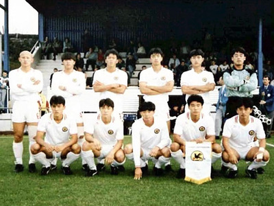 大学選抜チームで出場したユニバーシアード・シェフィールド大会の集合写真。後列右から３人目が私。大学では４年時にキャプテンを務めていた