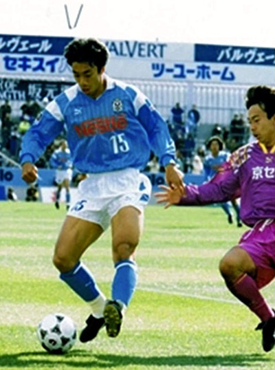 ジュビロ磐田時代の私（左）。知り合いのスポーツ紙記者の言葉をきっかけに、柏レイソルから移籍した