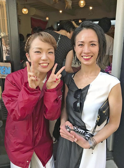 ミュージカルに憧れ、舞台に出演していた斎藤（左）。私にとって斎藤は“真友”であり、相棒でもある存在だ