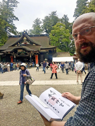 千葉県の香取神宮を参拝した時の私。日本のさまざまな観光地にも足を運び、さらに日本のことを知ることができた