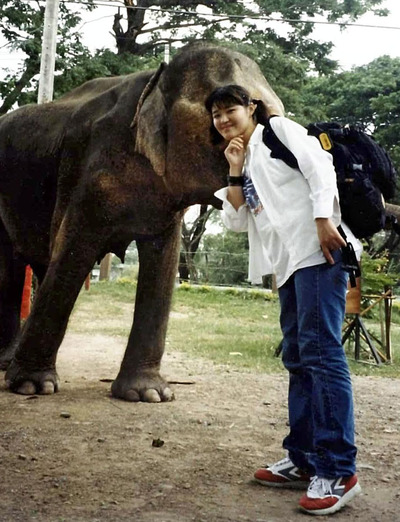 学生時代はバックパッカーとして世界各地を旅した。インドをはじめ、東南アジアや中東などをかばん一つで巡った