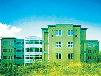 ２０００年に医療福祉建築賞を受賞したＡ棟（現在の花の棟）。精神科病院のイメージを大きく変えた建物としてたくさんの方の見学があった