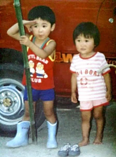 わんぱくだった幼少期の私（左）。隣の妹は現在、医師として活躍している