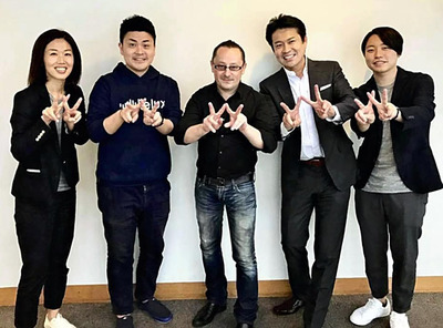 ウォンテッドリー時代、大学や企業の方を招いたトークセッションを企画した僕（右）。起業家のピョートル・グジバチさん（中央）も参加してくれた