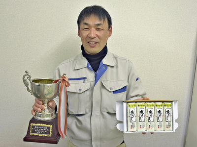 農林水産大臣賞を取るまでに１４年。開発当初とは原料事情も変わる中、試行錯誤を繰り返し、ようやく納得のいくものができた