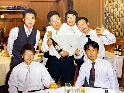 ガス会社に勤めていた頃の私（前列右）。安定した収入と休みがあったが、個人事業主として働くことに憧れを抱き、独立することを決めた