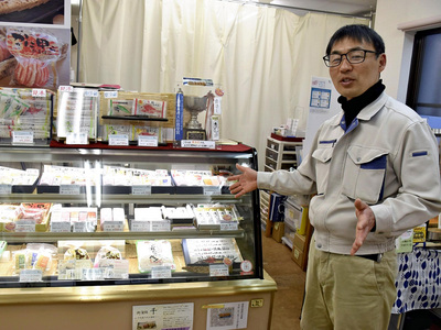 現在５０種類以上の品ぞろえがある店舗だが、オープン当時は２、３種類しか商品がなかった。気軽に立ち寄れる店を目指し、コロッケなども販売している