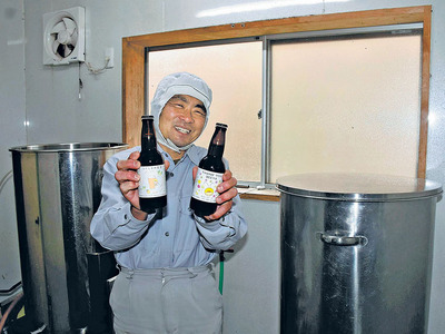 自宅の納屋を改装して開設した「ななくさナノブルワリー」。「日本一無粋な麦酒」を標ぼうする「ななくさビーヤ」を製造している