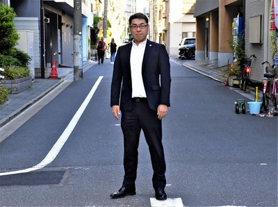 僕の法律事務所近くの路上で。人生のやり直しに遅すぎることはない