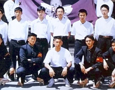 磐城高応援団で団長を務めた僕（前列中央）。野球部などの試合の応援をしていた光景は今も思い出す