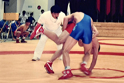 国際試合の審判を務める私（後方）。選手の強化には審判技術の向上が不可欠であり、今後も選手と審判の育成を両輪として取り組みたい