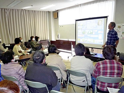 ＮＰＯ法人化した後に開かれた講演会。安心で安全な有機・無農薬栽培での野菜作りに詳しい専門家を招いた