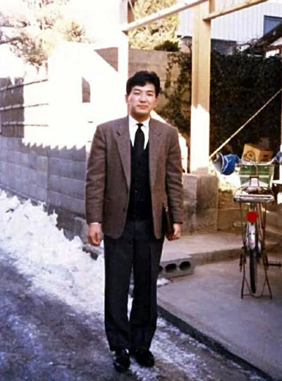 呉服問屋で勤務していた頃の私。他のお客さまに金額を見えないようにする仕組みなど独特なルールがあった。まるで江戸時代で働いているかのようだった