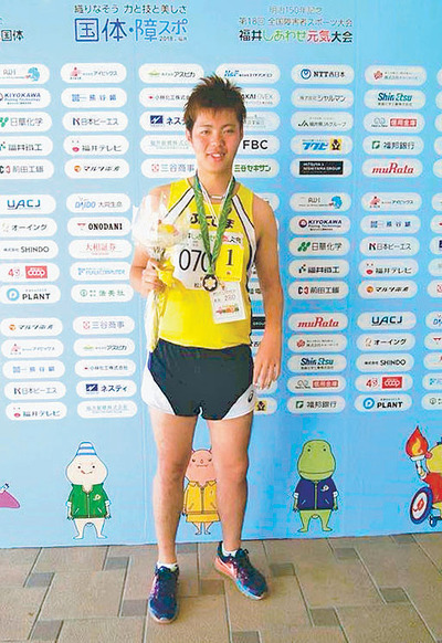 １８年の全国障害者スポーツ大会で２種目で優勝した私。社会人になってからも障害者スポーツを続けたいと考えていた
