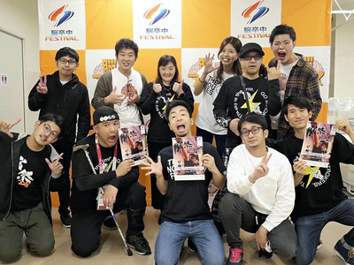 脳フェスの活動を通じて純也さん（前列中央）らと出会った私（後列右）。純也さんとの出会いをきっかけに、私は自分のやるべきことを考え始めた