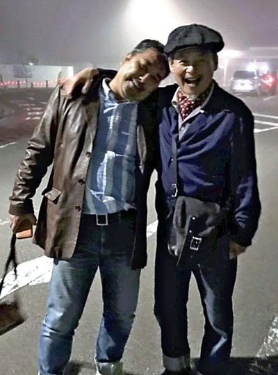 座右の銘「変化と進化」のきっかけをくれた友人の渡辺君（左）。右は同じく友人の阿部敏之君。お菓子作りだけではなく、人生を振り返る時にも大切にしている言葉だ