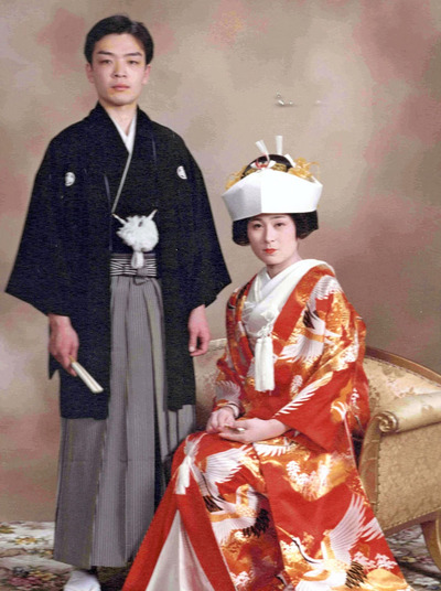 大学在学時に朋子（右）と結婚した私。私のわがままに付き合ってくれた朋子には心から感謝している