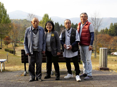 ブルーオーシャンを期待した岩代で勝手が違って困惑した私（左から２人目）だが、敬愛するおじさんたちとの楽しい交流に救われた