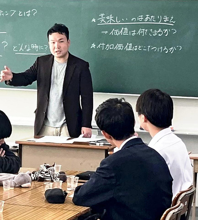 若い世代に甘酒の魅力などを伝える私。先人がつないできた発酵食品のバトンを、私もまた後世につないでいきたい