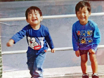 幼いころの私（右）。みそ屋の息子と呼ばれることが多く、ちょっぴり優越感を感じていた