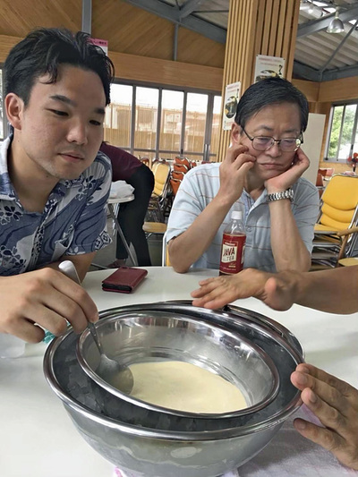 大学時代の私（左）。発酵食品に触れて育ってきたが、大学で学ぶことで発酵食品の可能性をより感じることができた