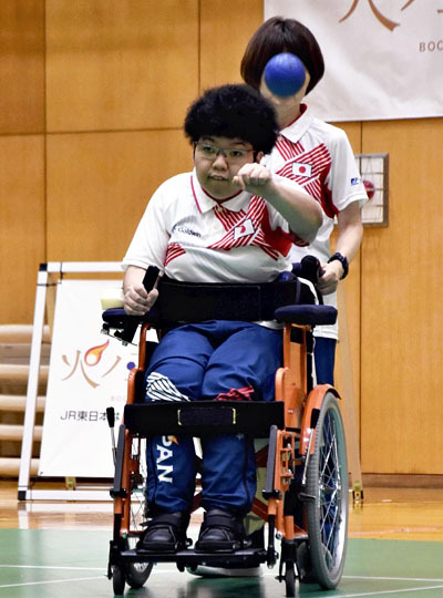 大会前の強化合宿で、練習試合に臨む遠藤