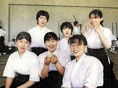 ふくしま国体で成年女子に出場した西田さん（前例右）らメンバー＝１９９５年