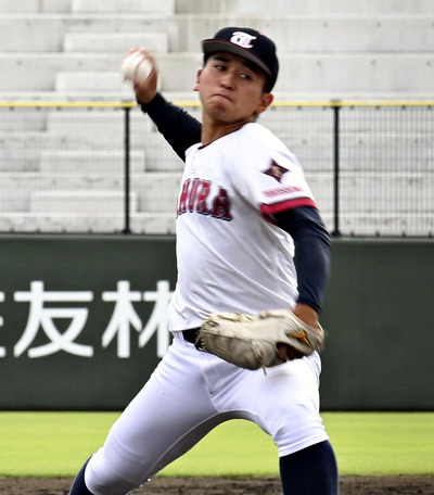【磐城桜が丘―田村】３回まで無失点に抑え、試合の流れを引き寄せた田村の先発佐藤光＝ヨーク開成山スタジアム
