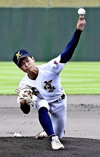 【小名浜海星―福島明成・安達・本宮】先発し、７回を無失点に抑えた本宮の渡辺＝ヨークいわきスタジアム