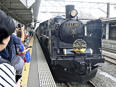 ＪＲ会津若松駅に到着したＳＬばんえつ物語
