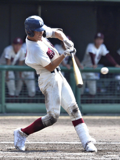 【相馬・相馬総合―郡山】４回裏郡山無死、二塁打を放つ赤羽＝ヨーク開成山スタジアム