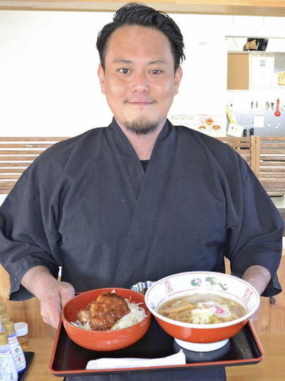 料理をＰＲする木村さん
