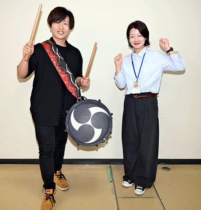 来場を呼びかける高野さん（左）と大谷さん