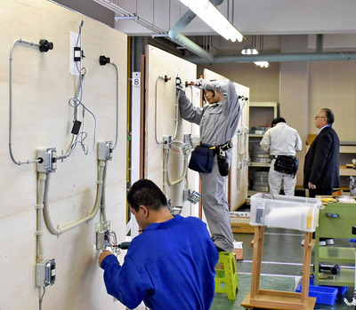 コンテストに臨む生徒ら