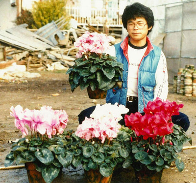 矢祭園芸を起業した当時の私。手探りの状態だったが、いろいろな人から教えを受けて花生産を始めた