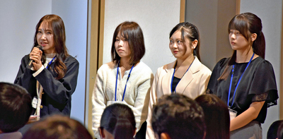 浜通りチームを代表し、意見を発表する福島高専の学生