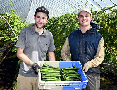 日本で就農を目指すフルトンさん（左）とフッチさん