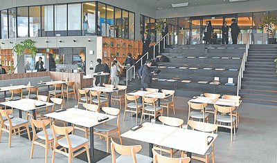 地域交流と防災拠点の役割を担うＥＶガーデンふくしまの内部＝福島市北町